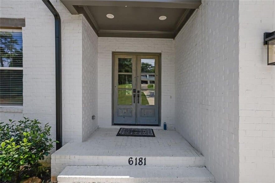 Building Photo - 6181 Shoreland Cir