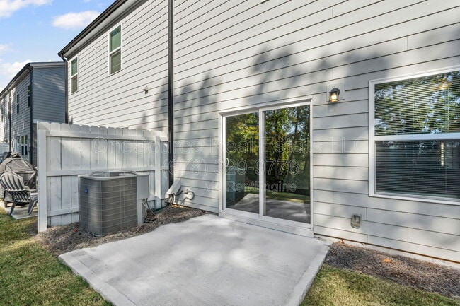 Building Photo - 1635 Villageside Ct