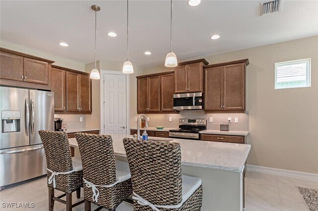 Building Photo - 14586 Tropical Dr