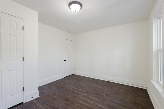 Building Photo - Charming 3 Bedroom 1.5 Bathroom Located in Uptown Harrisburg!