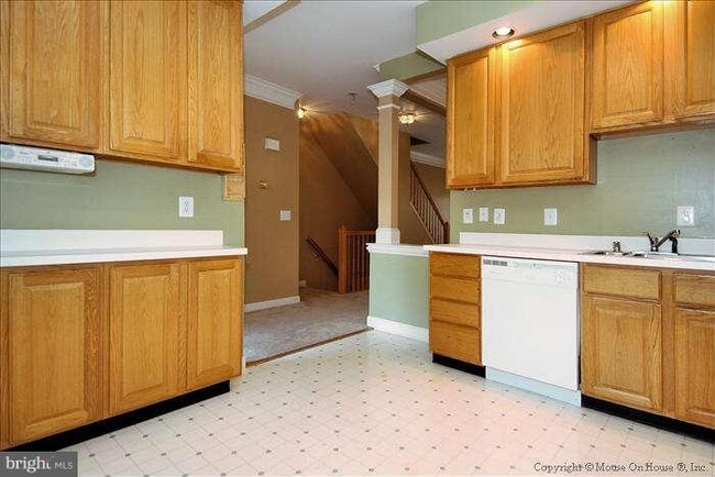 Building Photo - 6707 Royal Thomas Way