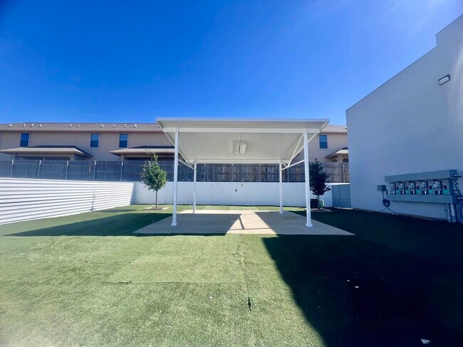 Building Photo - 1011 Emerald Valley Dr