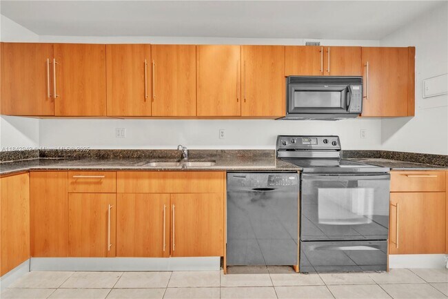 Building Photo - 3000 S Ocean Dr