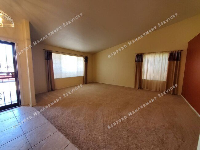 Building Photo - PINNACLE HILL RENTAL WITH MTN VIEWS, FIREP...