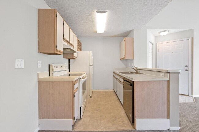 Building Photo - 727 Sugar Way Bay
