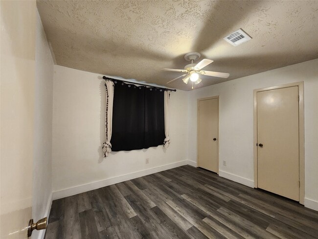 Building Photo - 8327 Bird Run Dr