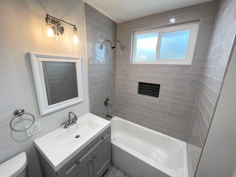 Building Photo - 4225 W 120th St