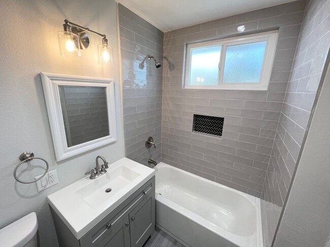 Building Photo - 4225 W 120th St