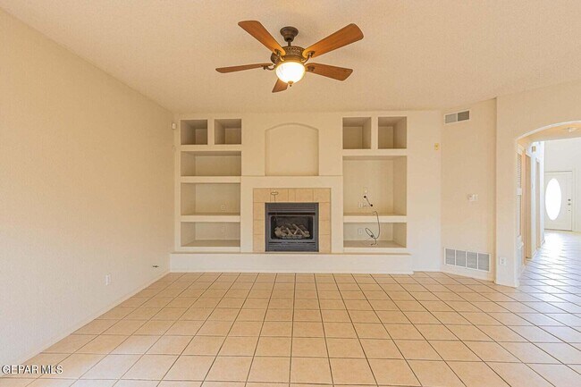 Building Photo - 2051 Sun Port Way