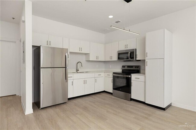 Building Photo - 18 N Ware Rd