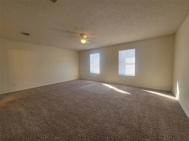 Building Photo - 2233 Maple Dr