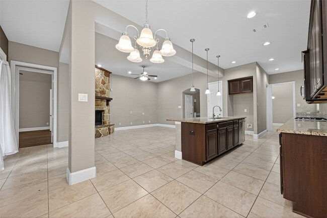 Building Photo - 16811 Kilgarth Dr