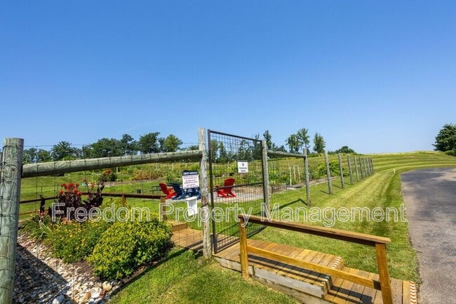 Building Photo - 2425 Morgans Point Dr