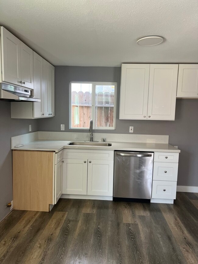 Building Photo - Charming 1-bedroom, 1-bathroom apartment!