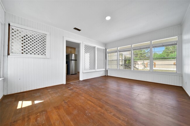 Building Photo - 504 N Magnolia Dr