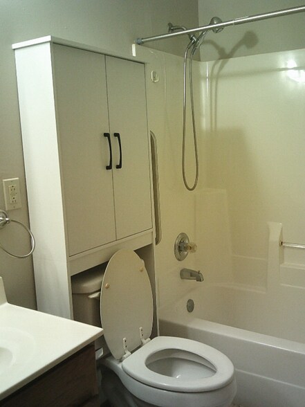 Building Photo - 400 Tella Jane Ln