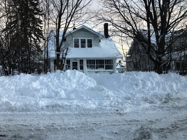 Building Photo - 1624 E 5th St