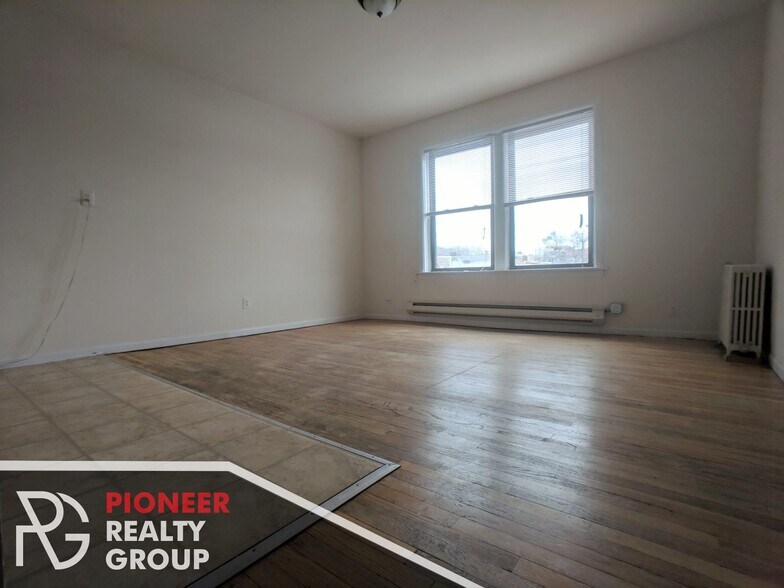 Building Photo - 1044 W George St