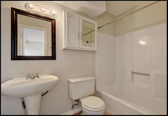 Building Photo - 2003 Kenneth Ave