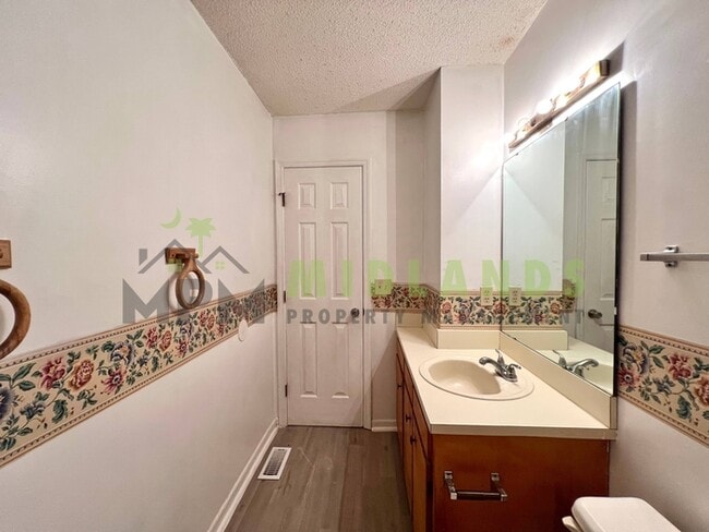 Building Photo - 1603 Westchester Dr