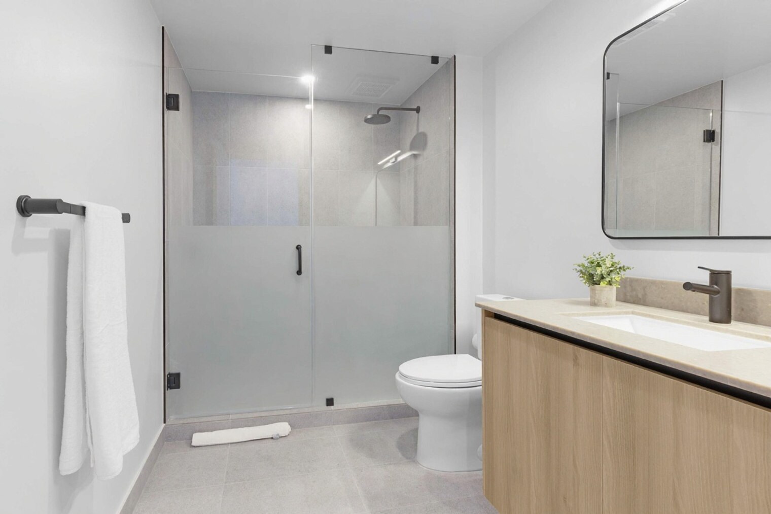 Building Photo - 501 NE 1st Ave