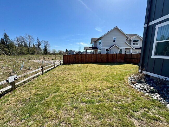 Building Photo - Breathtaking Modern Home 3 Bedroom 2.5 Bathroom - Ferndale WA