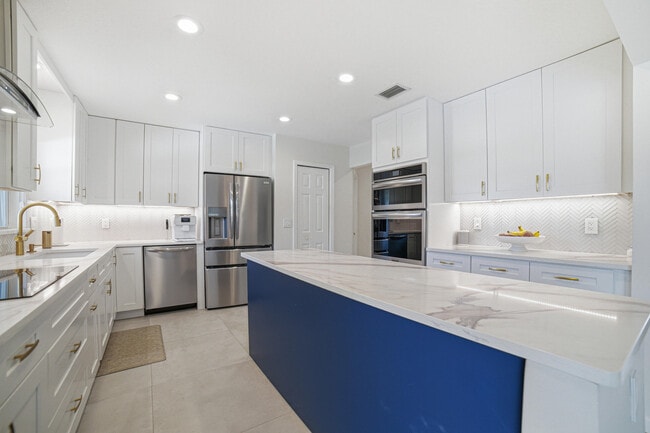 Building Photo - 2281 SE 11th St