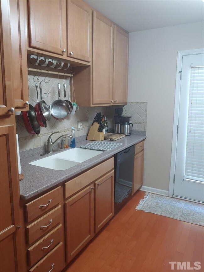 Building Photo - 10122 Blackwell Dr