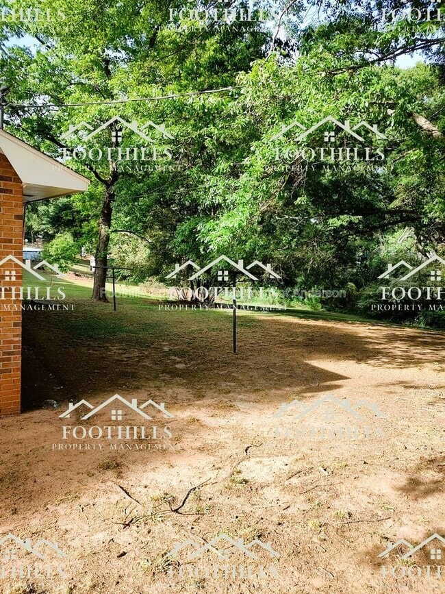 Building Photo - 223 Mulberry Ave