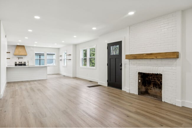 Building Photo - 1332 Columbia Ave