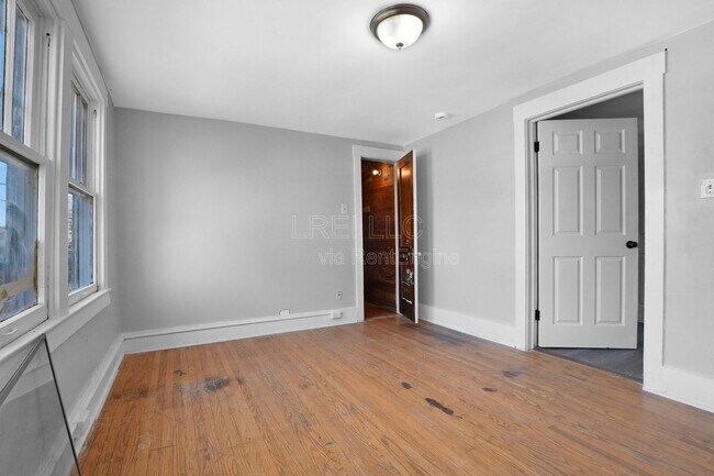 Building Photo - 1824 Burwell Ave