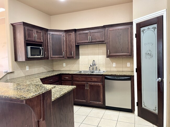 Building Photo - 408 Boggy Creek Dr