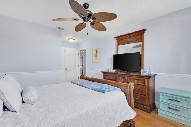 Building Photo - 4949 N Hwy A1A