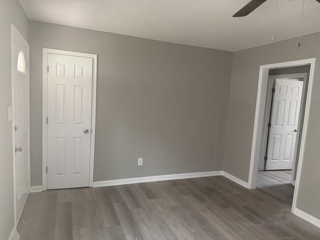 Building Photo - 524 Newcastle Rd