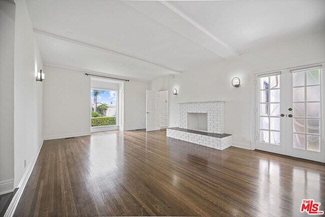 Building Photo - 1146 S Stanley Ave