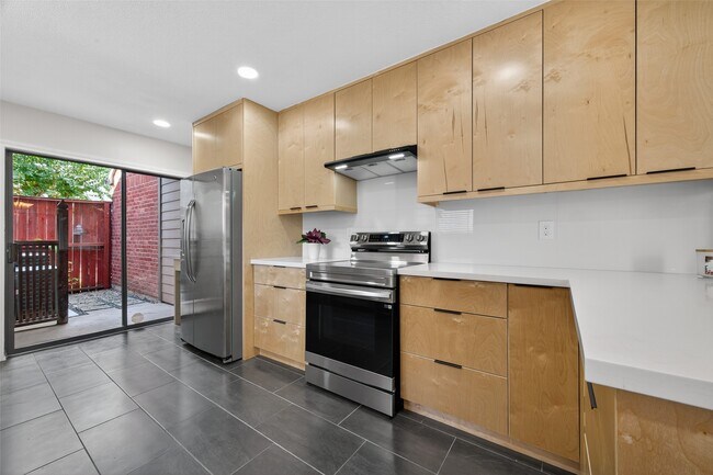 Building Photo - 7447 Cambridge St