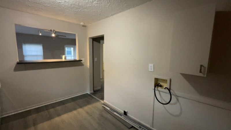 Building Photo - 124 1/2 Maple St