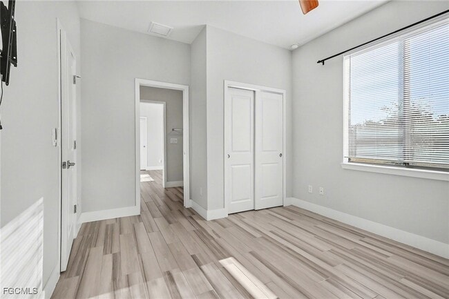 Building Photo - 239 SE 11th Terrace