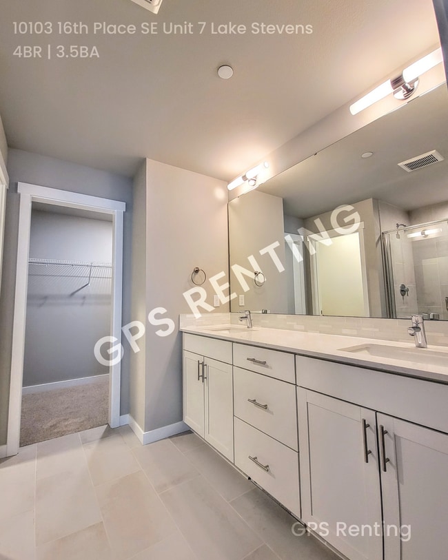 Building Photo - Beautiful 4bed 3.5 bath at Roxburghe in La...