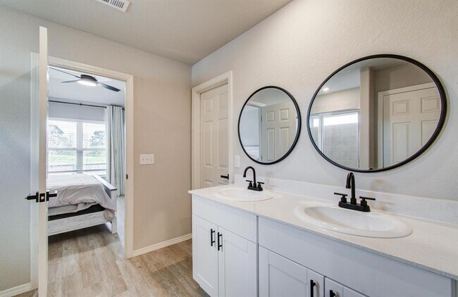 Building Photo - 14810 Archer Ct