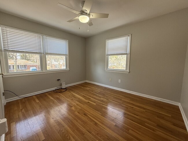 Building Photo - 4 Bedroom Home in Village Green.