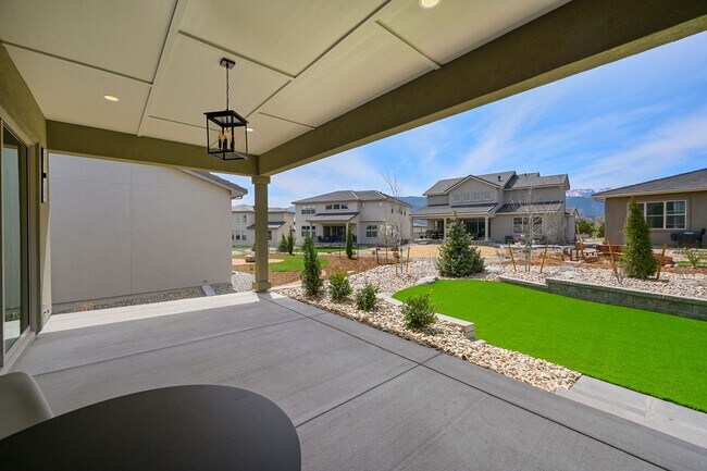 Building Photo - 3354 Crest Hollow View