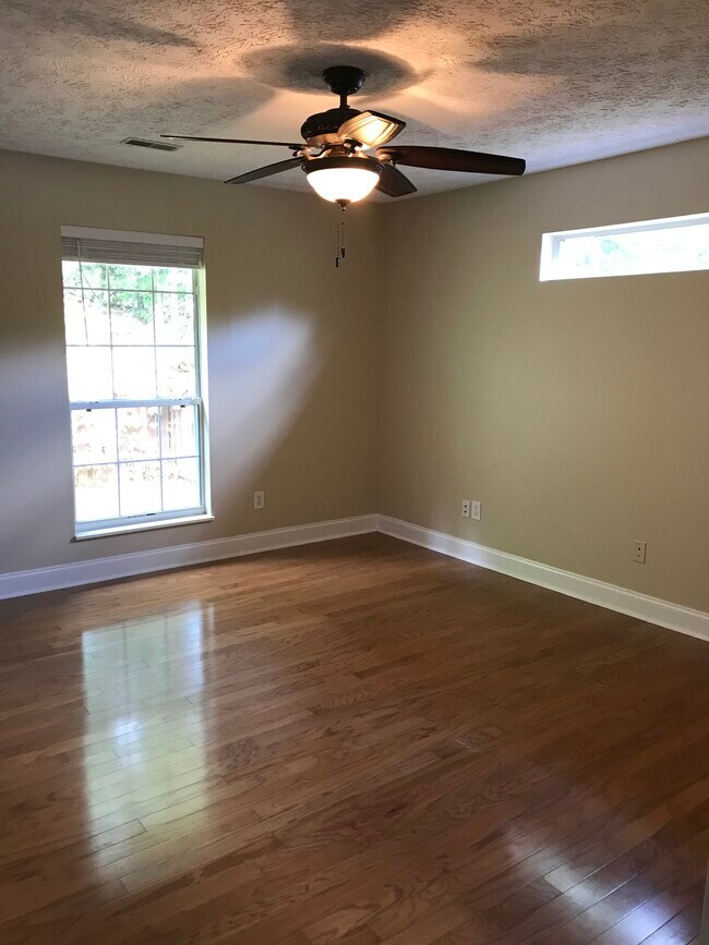 Building Photo - 8404 Lesley Marie Ln