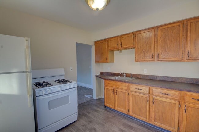 Building Photo - SL POS929