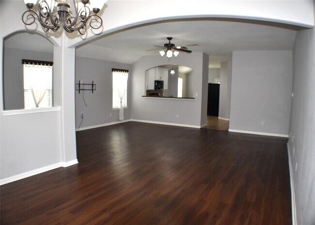 Building Photo - 2602 Lexington Park Dr