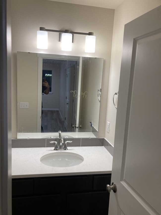 Building Photo - 1812 S 250th St