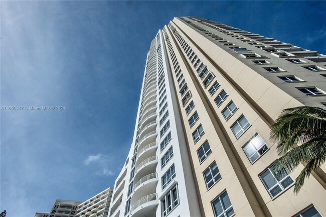 Building Photo - 848 Brickell Key Dr