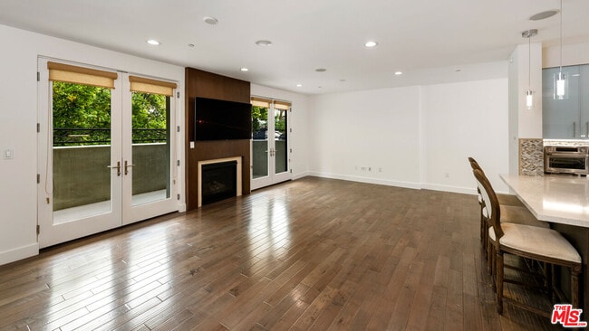 Building Photo - 1304 S Roxbury Dr