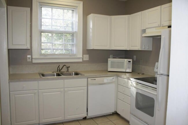 Building Photo - 935 Ashley Ave