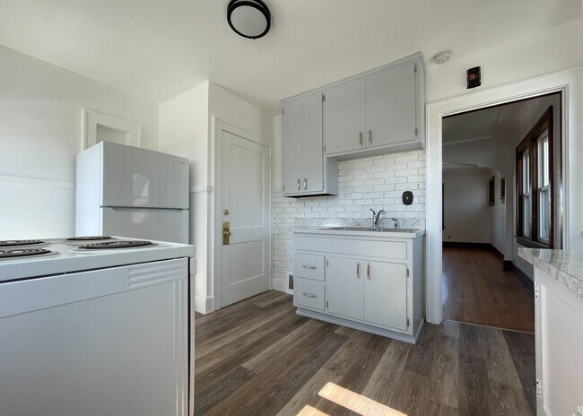 Building Photo - 1605 Yout St